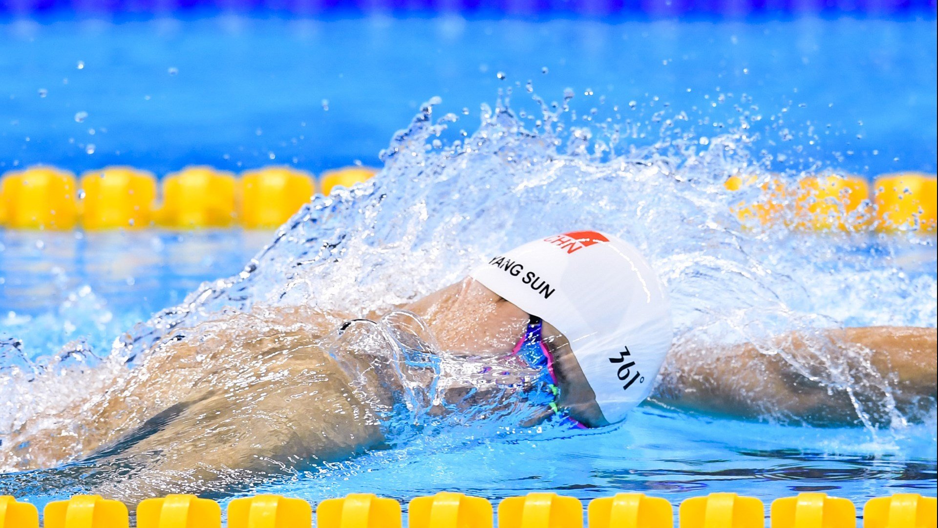 室内卡丁车耐力赛 4小时接力不断刷新圈速